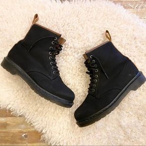 Dr. Martens 1460 Pascal 8 Eye Boots Black Canvas